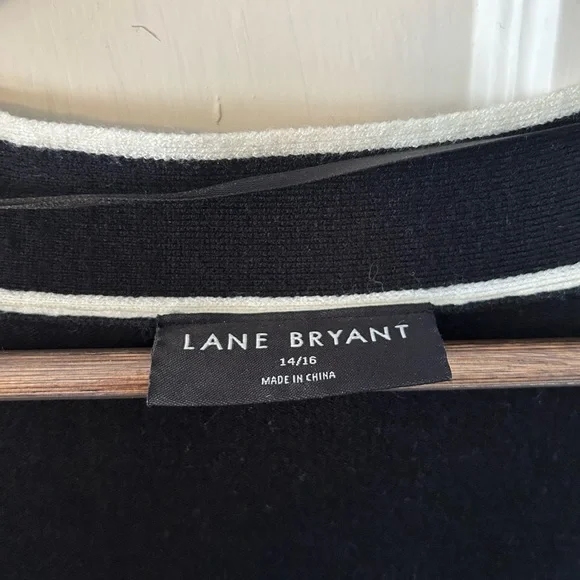 ✨ HP! ✨ Soft, Classic Black & Cream Cardigan - Picture 2 of 3